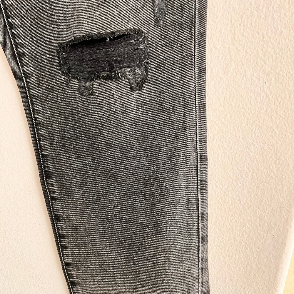 Express women’s Distressed high rise straight ankle Black Jeans. Size 4 - Picture 8 of 12